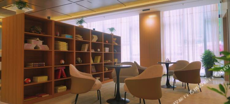 宝兴夹金山大酒店图片