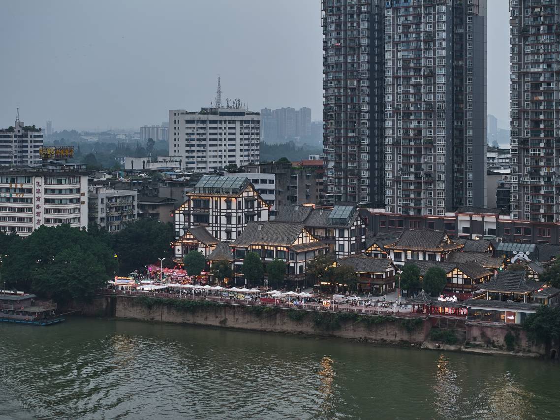 被梦叫醒江景酒店(乐山大佛景区张公桥好吃街店)图片