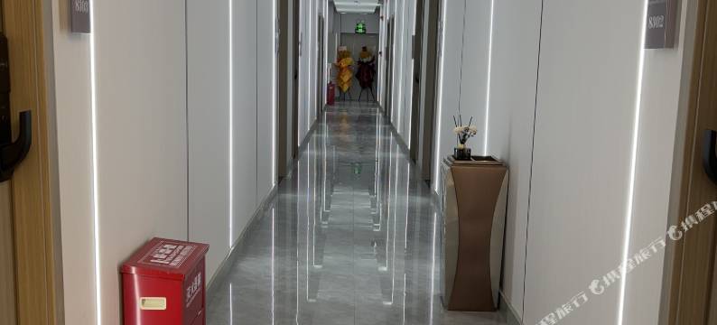 合作雄红酒店图片