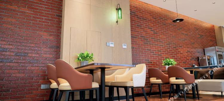 可可托海石画人生酒店图片