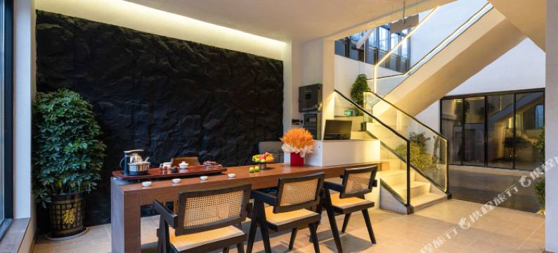 香格里拉琼瑶雅居智能供氧民宿(独克宗古城大佛寺转经筒店)图片