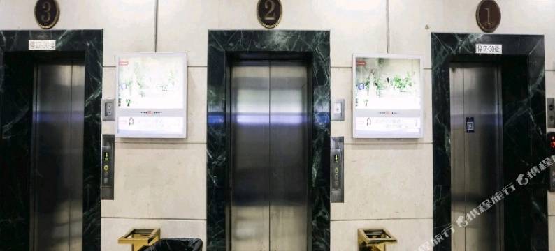 望山湖居高空城景民宿(玄武湖青春广场地铁站店)图片