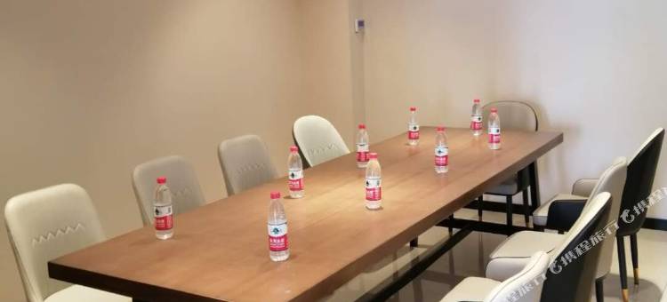 锐思特逸致酒店(漯河食品学院会展中心店)图片