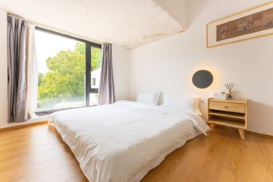 东湖小白特色民宿森林道分店