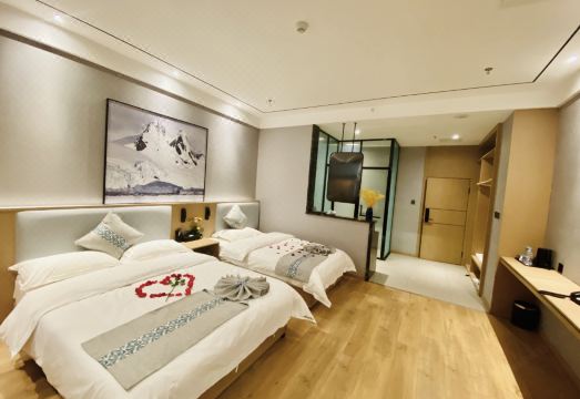 Garze Chin lives in a hotelHotel Overview