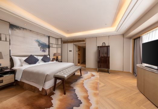 Zhuhai Longzhuda International Hotel (Gongbei Port Railway Station Branch) Hotel Overview