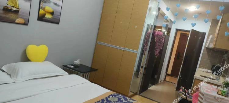 重庆荭枫民宿(尖顶坡地铁站龙湖U城天街店)图片