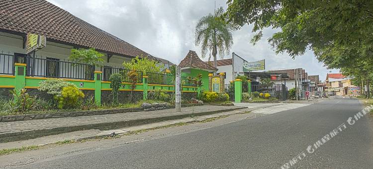 OYO Life 90589 棕榈花园酒店(OYO Life 90589 Palem Garden Hotel)图片