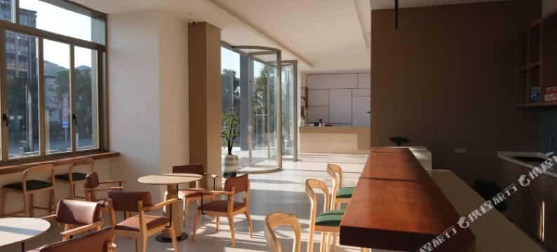 百里杜鹃唐卡花畔酒店图片