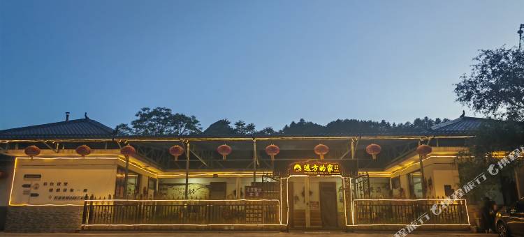 麦积山石窟远方的家图片