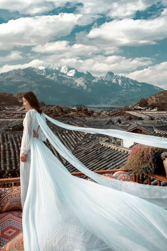 花筑·月半湾·雪山屋顶Coffee·花海漫步设计师庭院(丽江古城店)图片