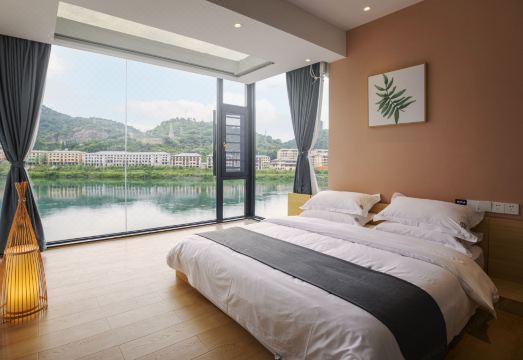 Hiking B&BHotel Overview