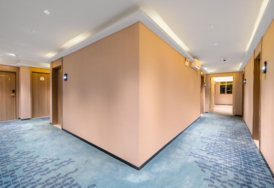 7 Days Inn  Hotel Overview