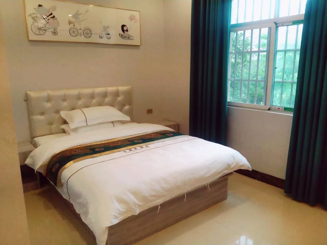 万客隆民宿(镇雄高铁站店)