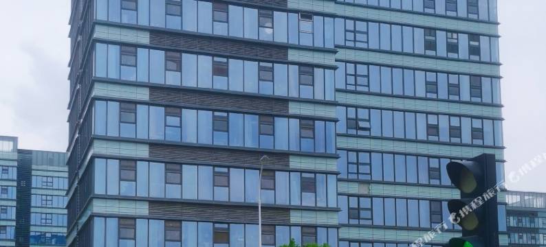 优格雅筑轻奢民宿(篱笆房地铁站店)图片