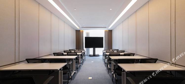 绚丽酒店(乌鲁木齐南站德汇万达广场店)图片