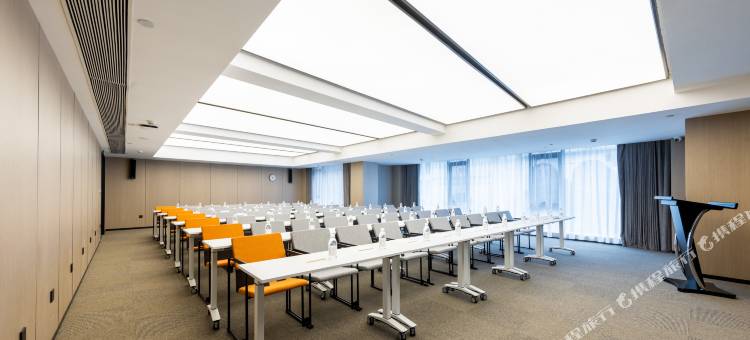 兴义桔山广场碧云路亚朵酒店图片