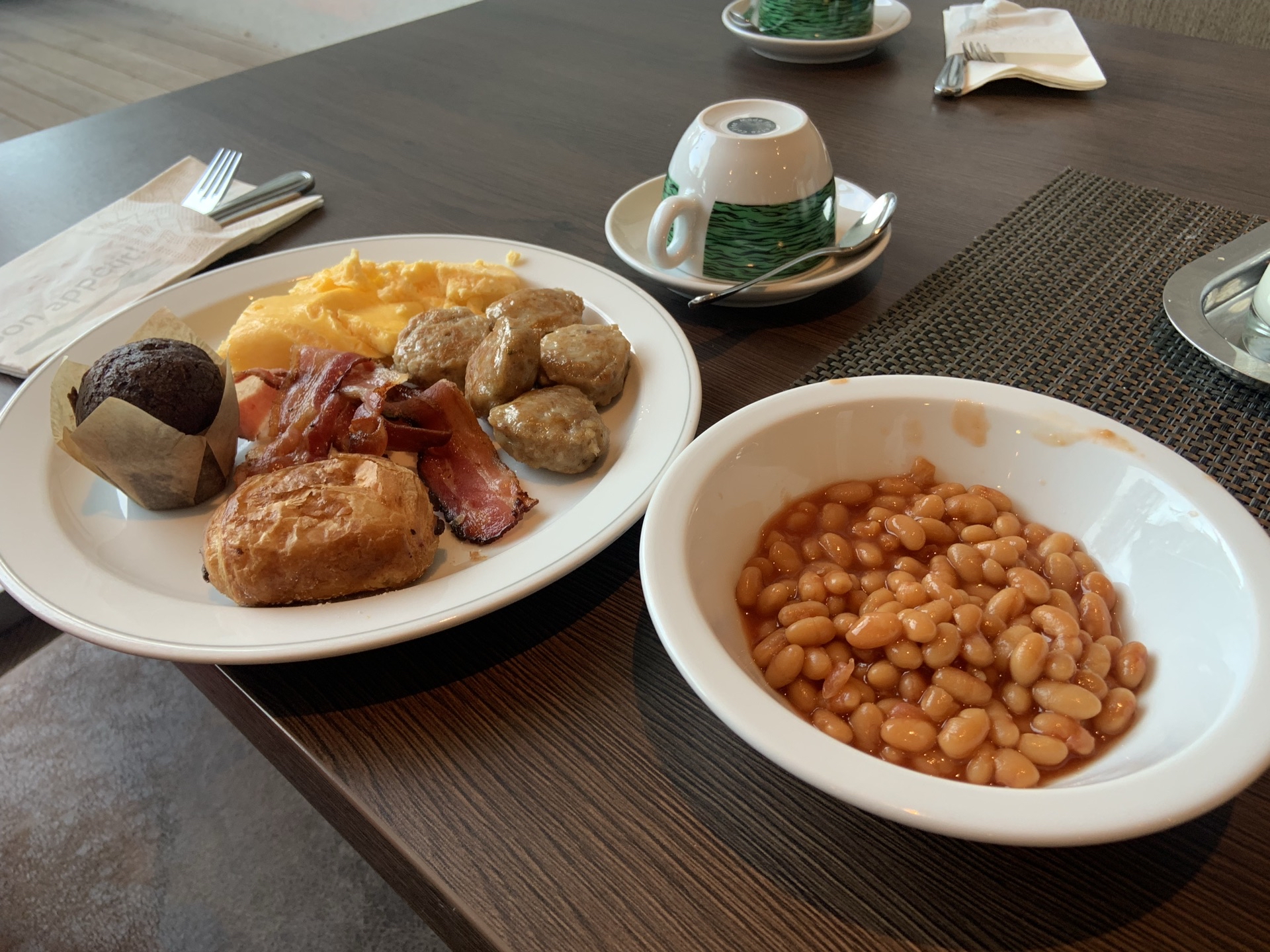 酒店早餐很不错，西式早餐，营养丰富，水果种类繁多，美味佳肴好吃