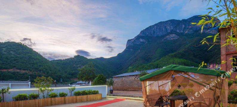 泸沽湖云湾湖景度假酒店图片