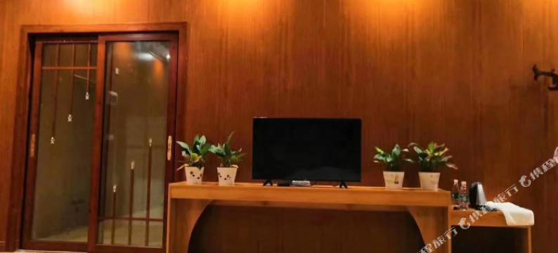 阳山江畔民宿图片