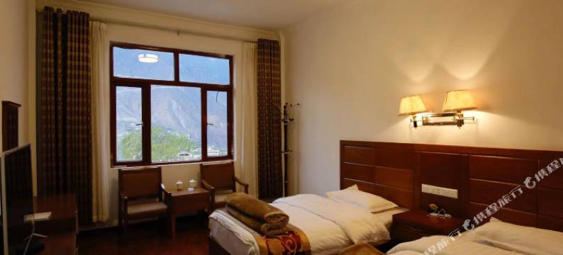 盐井珠穆朗玛酒店图片