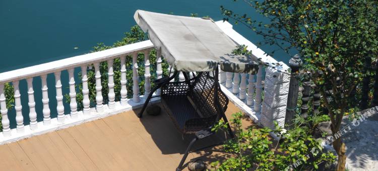 东江湖临江仙·吊桥客栈图片