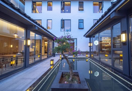 Yinqi Wuxiang Nacuo Guesthouse Hotel Overview