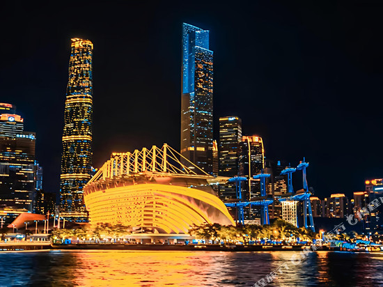 艾斯特丨城景·View云端设计师酒店 (岑溪市人民医院汽车总站店)