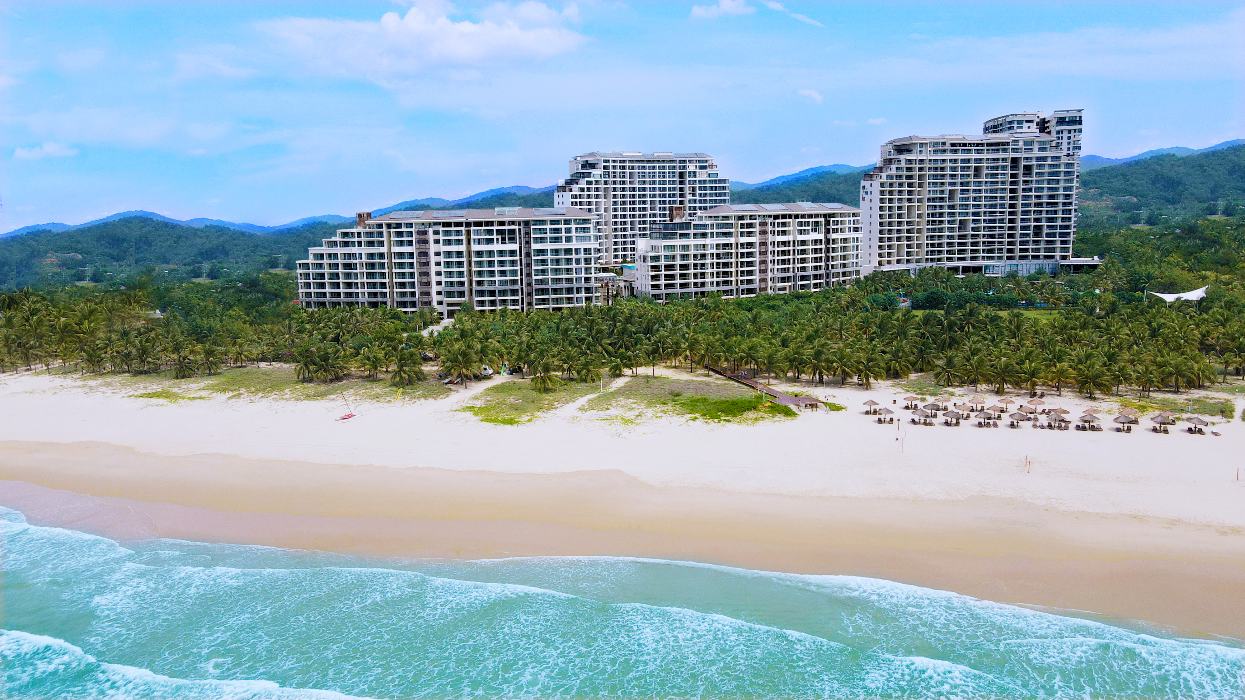 Aloha Oceanfront Suite ResortOver view