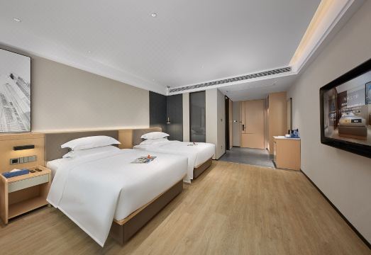 Fengyue Light Fashion Hotel (Guangzhou Baiyun Airport Renhe Metro Station Branch)Hotel Overview