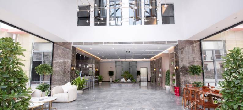 芒康如美镇云山江印象酒店(竹卡大桥店)图片