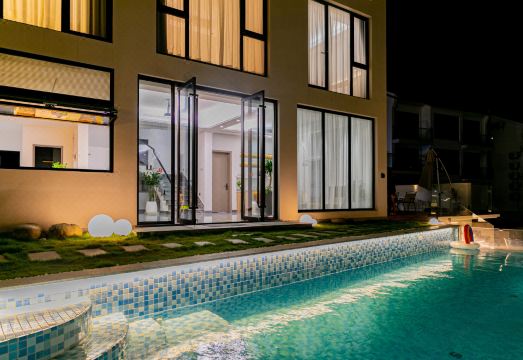 Zhujiajianluhai sea live sea view swimming pool accommodation Hotel Overview