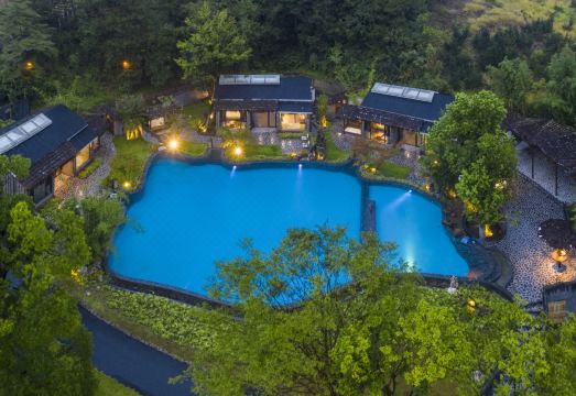 安吉帘青乡村酒店（小瘾半日村店）外景图