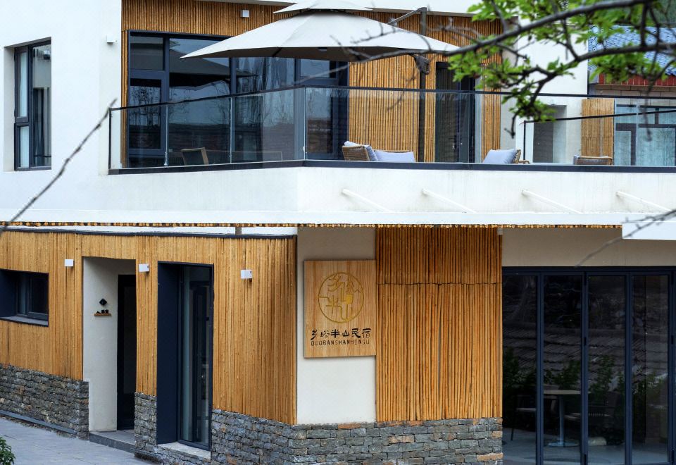 Township Mid-Levels Homestay Hotel Overview