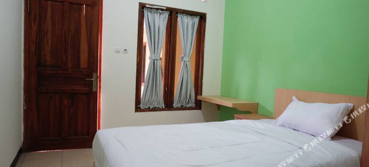 OYO Life 3003 汉达亚尼清真公寓(Wisma Handayani Syariah RedPartner Near Rsud Wonosari)图片