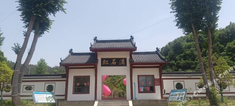 红石沟太空舱营地图片