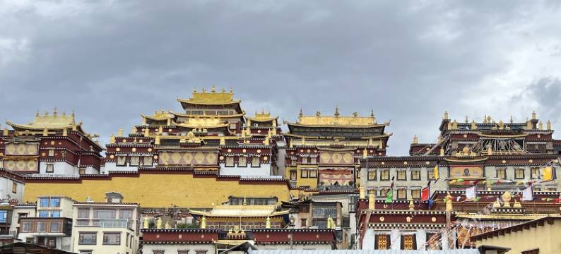 香格里拉倾城一品客栈(月光广场店)图片