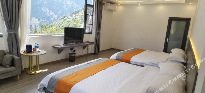 虎跳峡峡山意境民宿图片