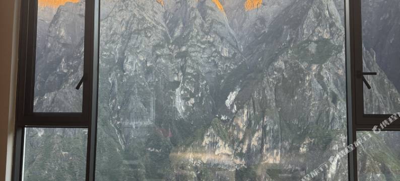 虎跳峡云上庄园客栈图片