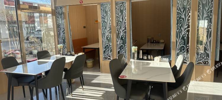 札达蓝森富氧酒店图片