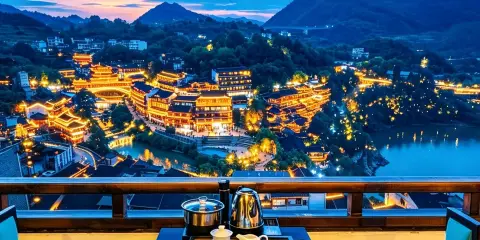十二城·觀夜景江景網紅美宿(芙蓉鎮大瀑布店)