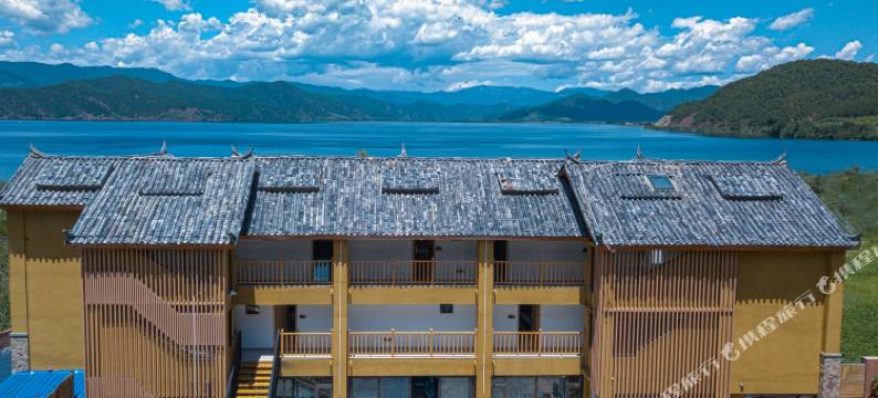 泸沽湖花宿水奢观景客栈图片