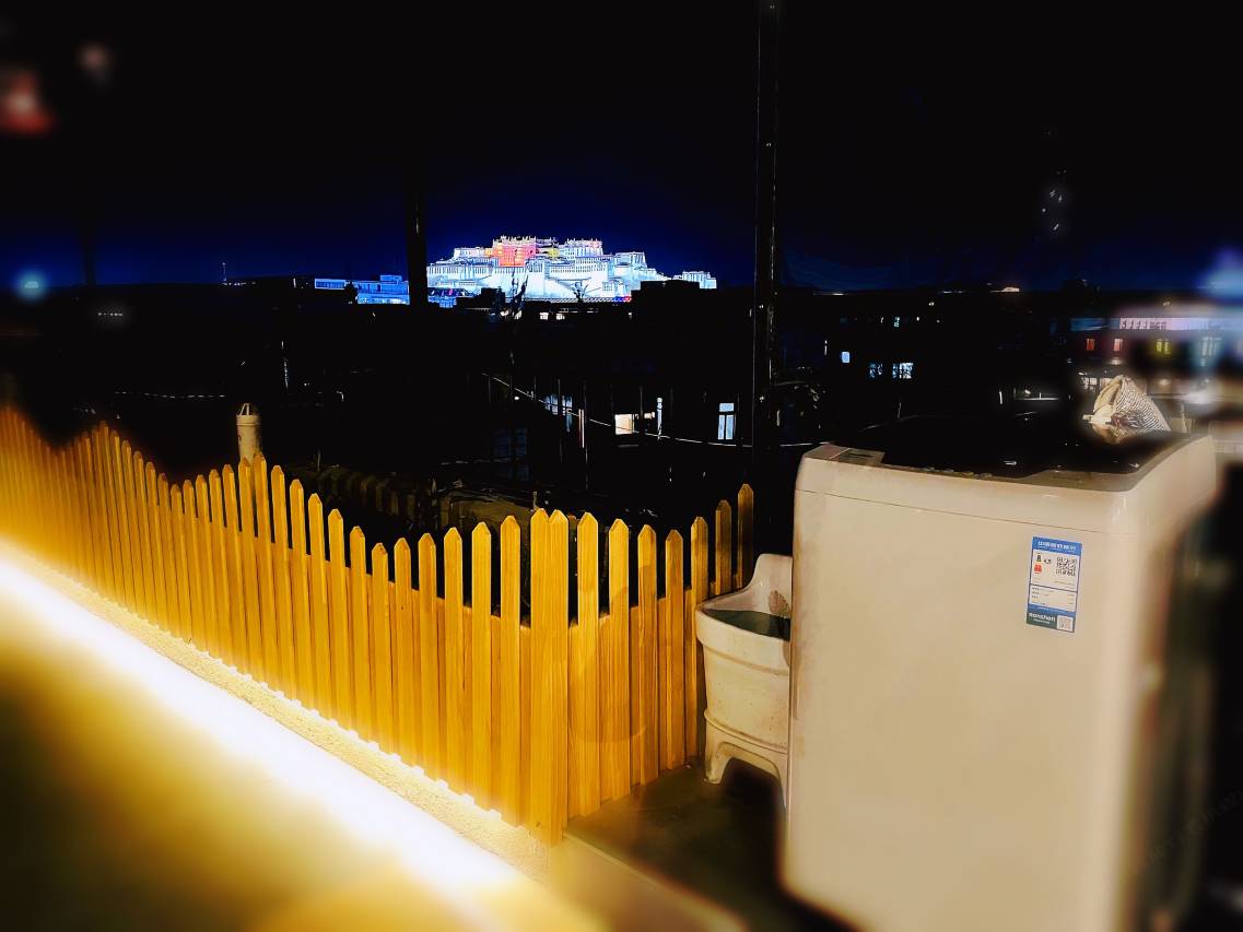 日咖夜酒・遇见藏地・青年旅舍(大昭寺布达拉宫观景店)图片
