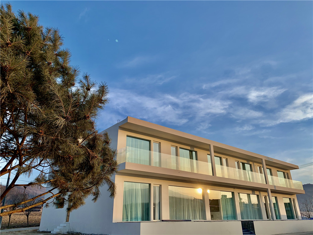 THE MIST VILLAOver view