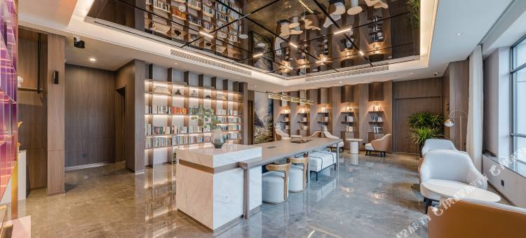 平湖东湖体育馆亚朵酒店图片