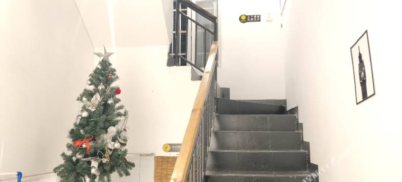 小玲姐青年公寓(公园前地铁站店)图片