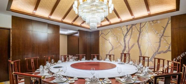 阿勒泰马迭尔·宾泓花园酒店图片