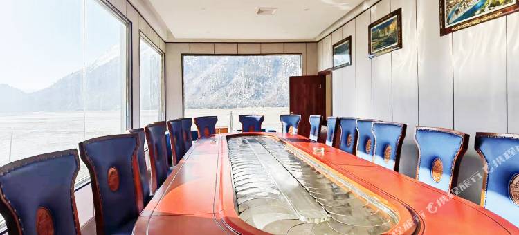 八宿铭景酒店(然乌湖店)图片