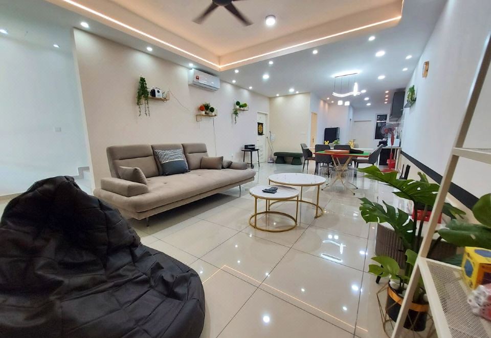 Maxine Cinema Sweet HomeHotel Overview