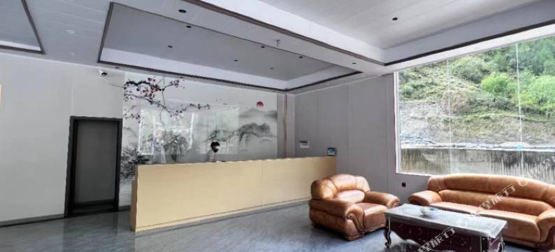 雅江和睦四瑞酒店图片